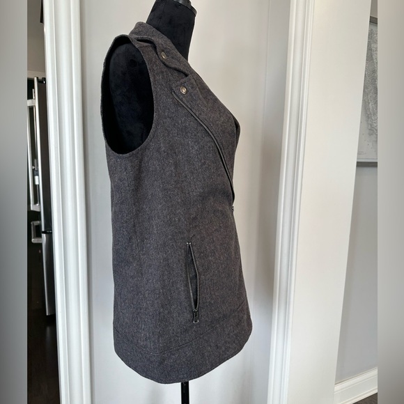 ✨NWT✨ BANANA REPUBLIC WOMEN'S
HERRINGBONE ASYMMETRICAL ZIP WOOL VEST MEDIUM - Picture 4 of 14